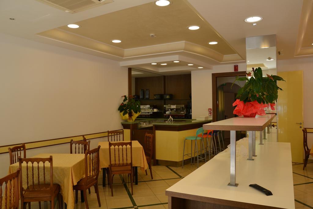 מיסאנו אדריאטיקו Hotel Ariston מראה חיצוני תמונה
