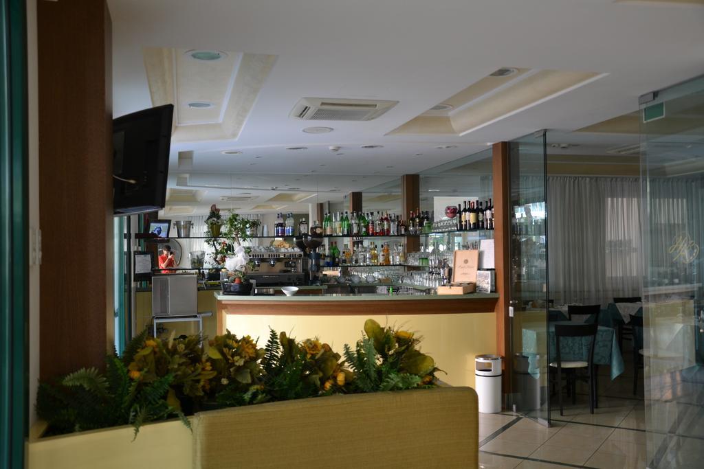 מיסאנו אדריאטיקו Hotel Ariston מראה חיצוני תמונה