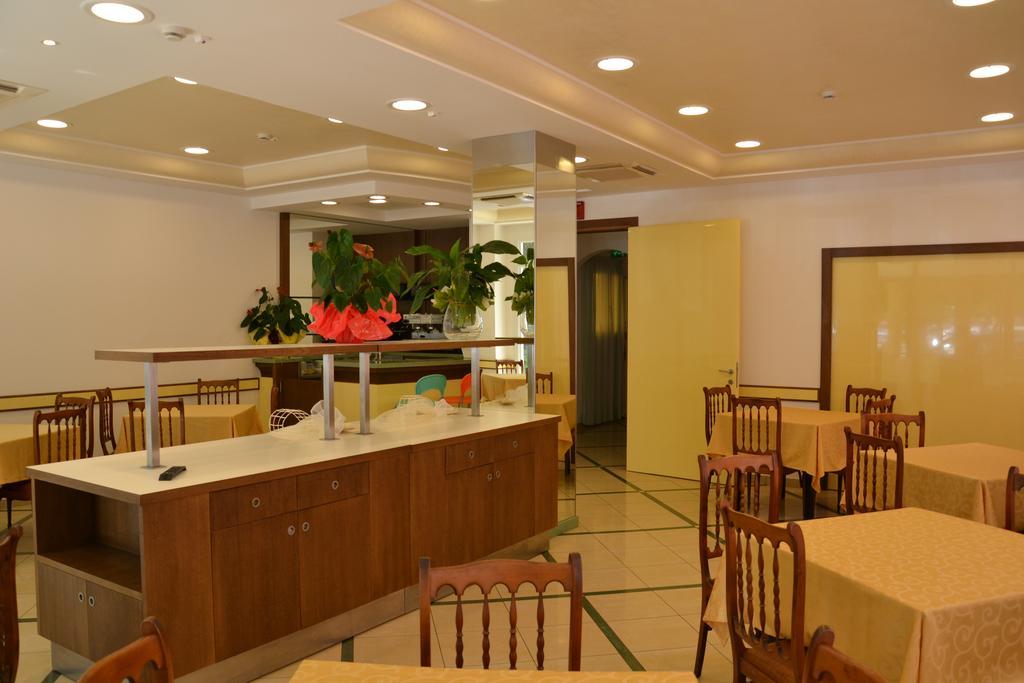 מיסאנו אדריאטיקו Hotel Ariston מראה חיצוני תמונה