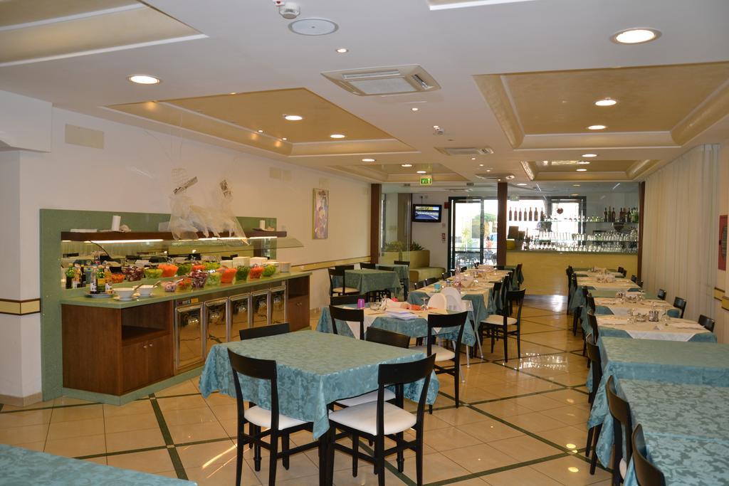 מיסאנו אדריאטיקו Hotel Ariston מראה חיצוני תמונה