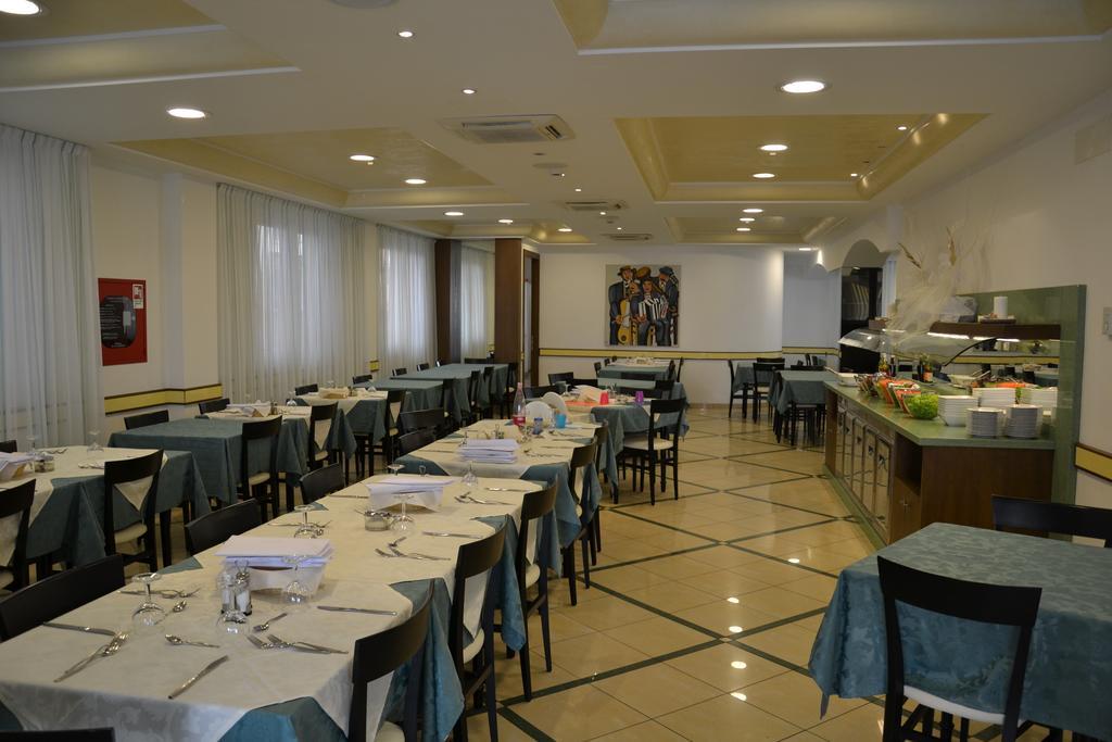 מיסאנו אדריאטיקו Hotel Ariston מראה חיצוני תמונה