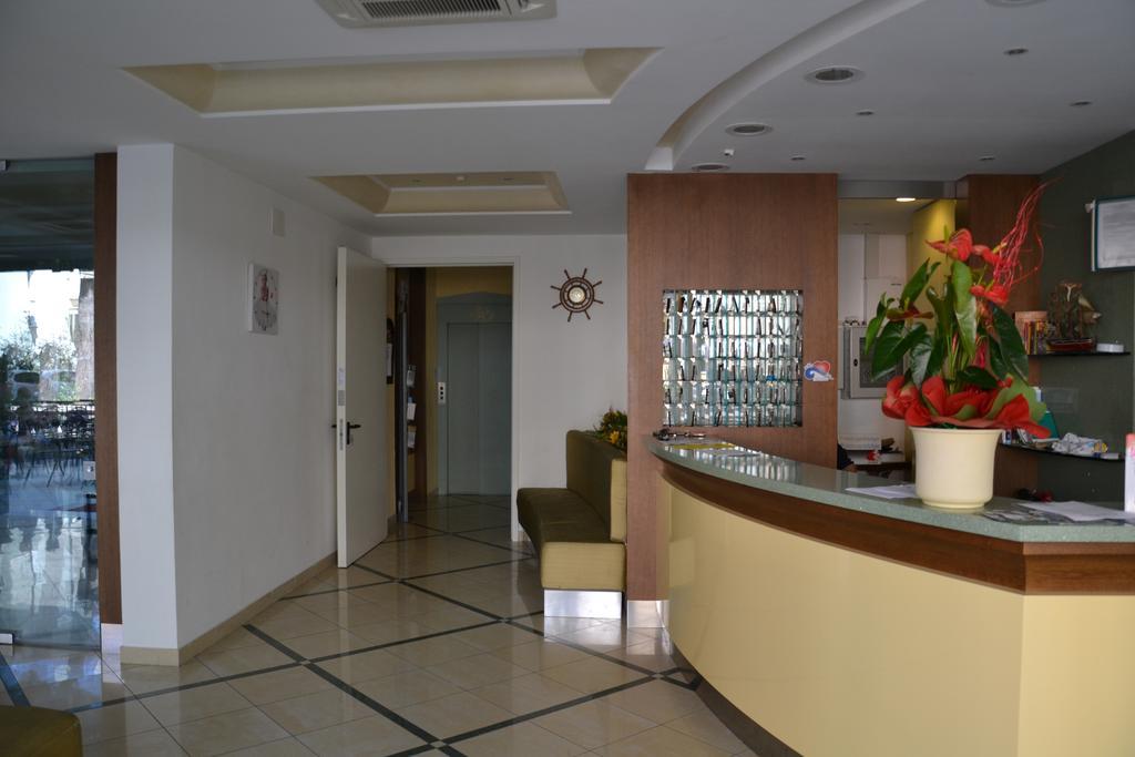 מיסאנו אדריאטיקו Hotel Ariston מראה חיצוני תמונה